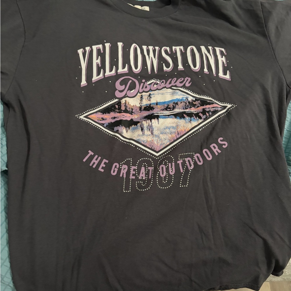 Under Armour Black Yellowstone 'Discover' Graphic Tee with Pink Accents